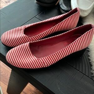 Women’s striped red shoe